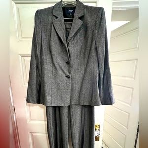 Gorgeous grey two piece pants suit with black piping.